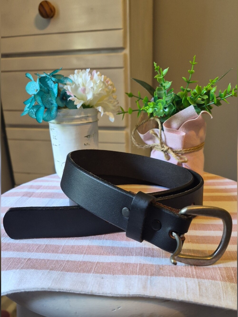 Classic Black Leather Men’s Belt with Brass Buckle - Picture 2 of 2